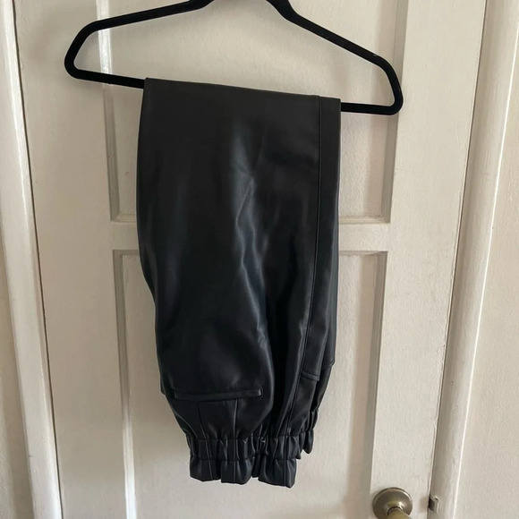 Madewell Vegan leather pull on paperbag pants - Picture 2 of 6